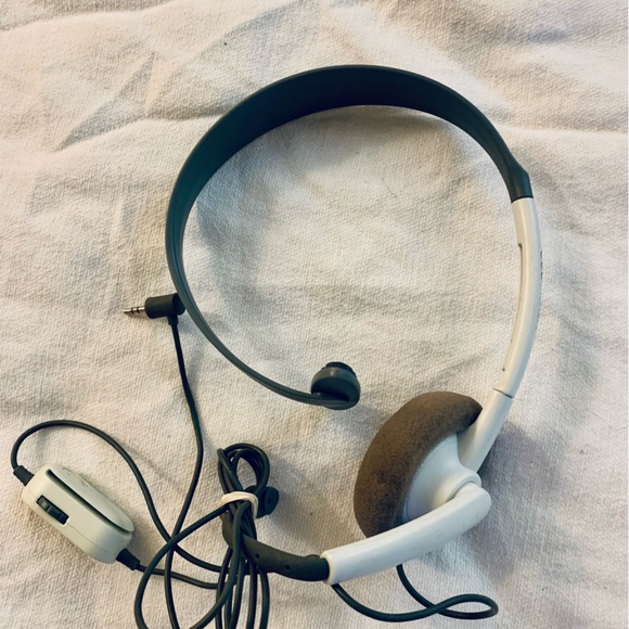 Xbox 360 Controller + Headset - Picture 6 of 6